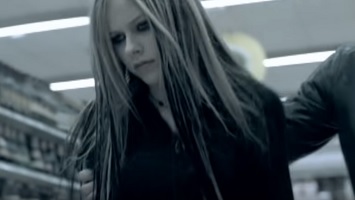 歌詞和訳 Sk8er Boi Avril Lavigne 曲の解説と意味も Lyriclist りりっくりすと