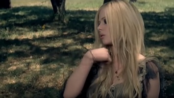 歌詞和訳 Keep Holding On Avril Lavigne 曲の解説と意味も Lyriclist りりっくりすと